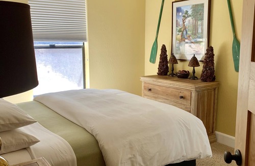 Groveland Cabin | Relax at Lake Front Luxury Lodge-Near Yosemite-Pool Table-Private Dock & Lake -2