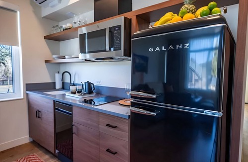 Mammoth Lakes Hotel | Relax in 3 Spacious Alpine Units with Shuttle, Gear Rentals & Sherwin Lakes