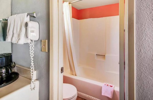 Ridgecrest Hotel | Relax in a Pet Friendly Room with King Bed and Essentials in Ridgecrest