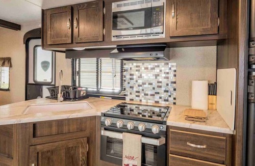 Fresno House | Relax in WiFi RV, Minutes to Local Parks