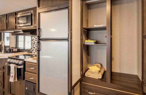 Fresno House | Relax in WiFi RV, Minutes to Local Parks