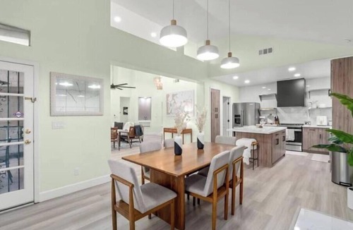 Fresno House | Relax & Re-leaf in Modern Comfort