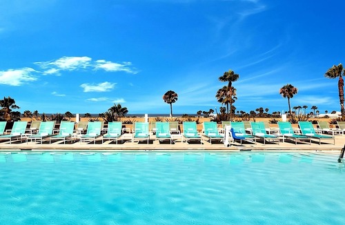 South Redondo Hotel | Relax & Recharge! Pet-Friendly Near Noble Park, Balcony, Outdoor Swimming Pool!