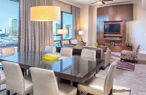 Las Vegas Resort | Relaxing 3-bedroom resort with AC in Las Vegas, Room Safe Washer/Dryer