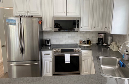 Seabright Apartment | Relaxing 3BR Family Get Away Walk to Santa Cruz Beach Boardwalk