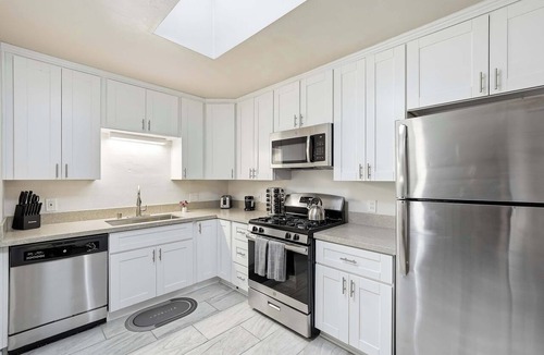 Lincoln Acres House | Relaxing 4BR Stay with Hot Tub, Games & Fire Pit