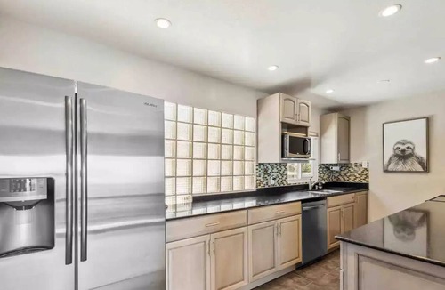 Oakland House | Relaxing Bay view home w/ hottub
