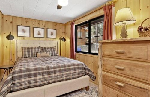 Big Bear House | Relaxing Bruin Chalet at Big Bear City- Minutes to Activities