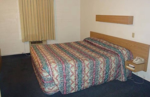 Lake Havasu City Hotel | Relaxing Escape Close to Windsor Beach & London Bridge, w/Free Parking