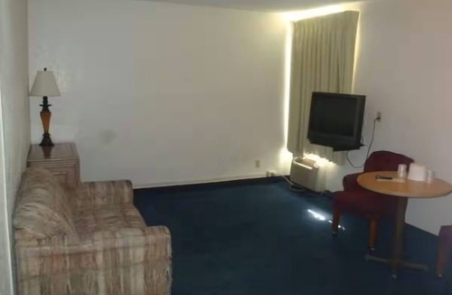 Lake Havasu City Hotel | Relaxing Escape Close to Windsor Beach & London Bridge, w/Free Parking