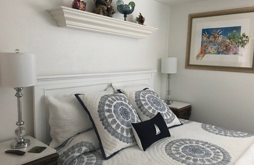 Hollywood Condo | Relaxing, luxurious condo overlooking Channel Islands Harbor