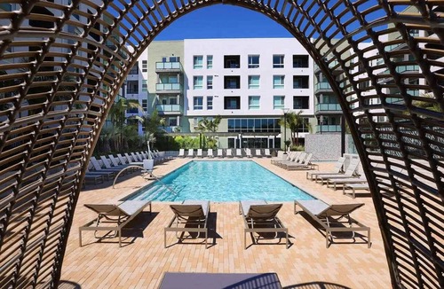 Lyon Street Apartment | Relaxing Pacific Escape Near Disneyland Pool GYM