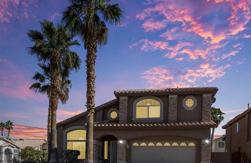 Green Valley North House | Relaxing Poolside Getaway in Henderson: Sleeps 10 for Ultimate Comfort!