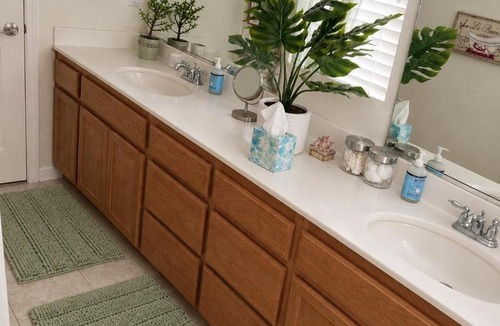 Tracy House | Relaxing Queen Suite with Private Bathroom