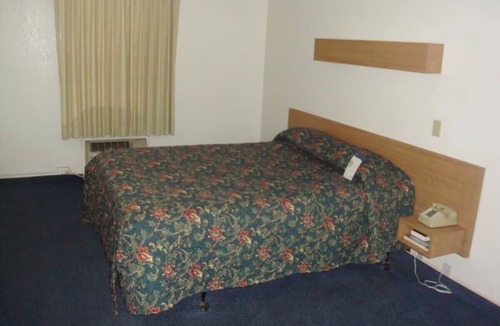 Lake Havasu City Hotel | Relaxing Retreat Near London Bridge – 2 Miles away | Free Parking, Pet-Friendly