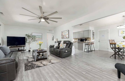 Porterville House | Relaxing Spa & Serenity Pond Retreat in Porterville