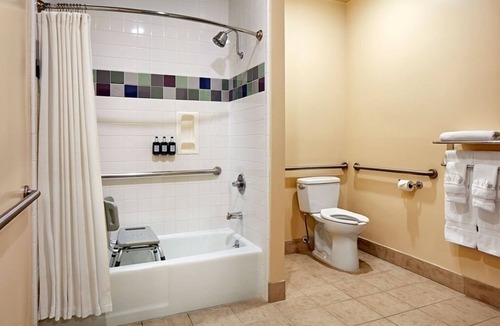 Beverly Grove Hotel | Relaxing Stay Minutes Away from The Grove - Wine & Cheese Hour