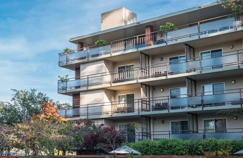 Barron Park Hotel | Relaxing Unit Near Stanford with Outdoor Heated Pool & Free Parking