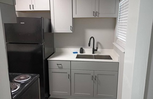 Del Mar Apartment | Remodelded 2 bedroom upstairs duplex near Ocean Dr, downtown. Large fenced yard.