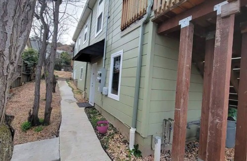 Crockett Apartment | Remodeled Apartment in Crockett! Great for 4