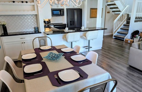 Hollywood Beach Apartment | Remodeled Beach Gem: 1 Block to Sand, Pool, Jacuzzi