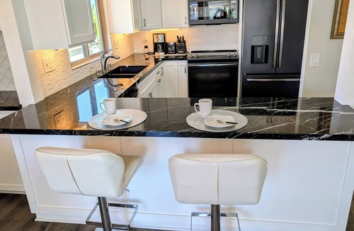 Hollywood Beach Apartment | Remodeled Beach Gem: 1 Block to Sand, Pool, Jacuzzi