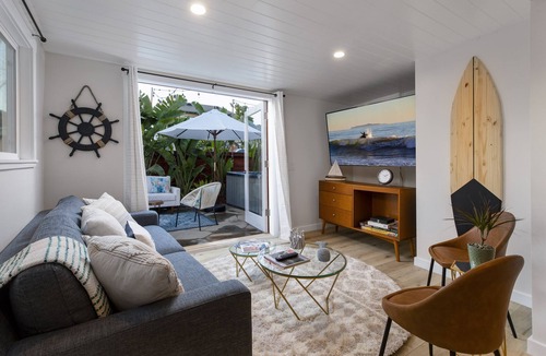 East Mesa House | Remodeled Beach House with Spa and Sauna 2 Blocks from Ocean Pet Friendly