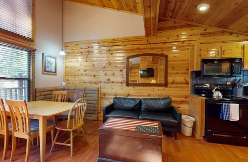 South Lake Tahoe Condo | Remodeled condo close to Heavenly & marina - dog-friendly
