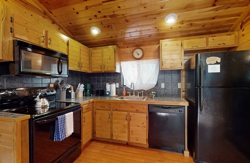 South Lake Tahoe Condo | Remodeled condo close to Heavenly & marina - dog-friendly