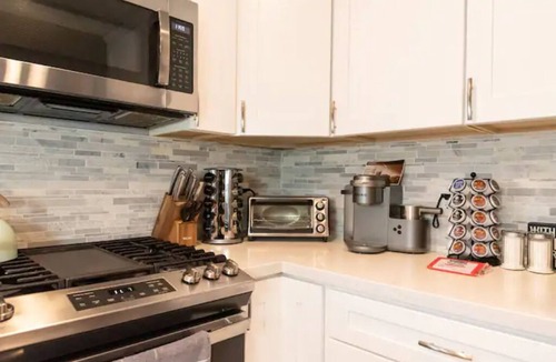 Turlock House | Remodeled + Fully Equipped + Big Backyard