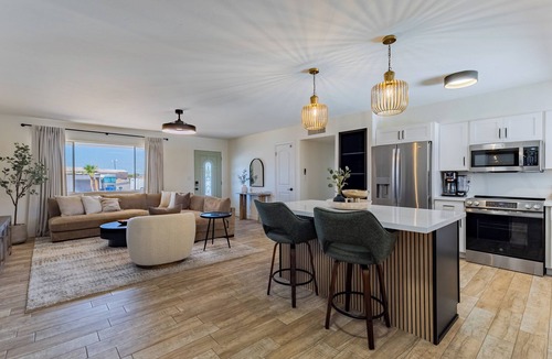 Lake Havasu City House | Remodeled Retreat~Pool~Game Room~Boat Parking~BBQ~AC~1.5 miles to Lake!