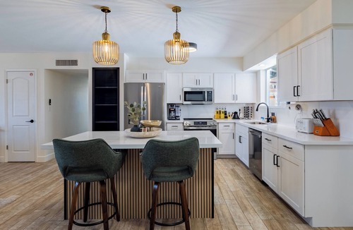 Lake Havasu City House | Remodeled Retreat~Pool~Game Room~Boat Parking~BBQ~AC~1.5 miles to Lake!