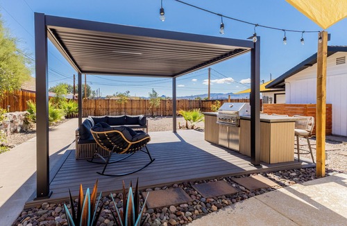 Lake Havasu City House | Remodeled Retreat~Pool~Game Room~Boat Parking~BBQ~AC~1.5 miles to Lake!