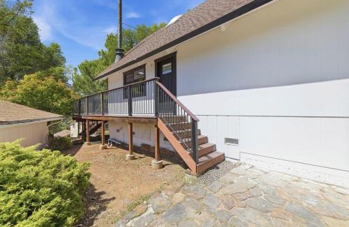 Groveland Ski Chalet | Remodeled Yosemite Cabin Sleeps 12
