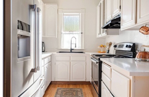 West End House | Renovated 1932 San Rafael 3bed 2bath house, close to 101 shops banks restaurants