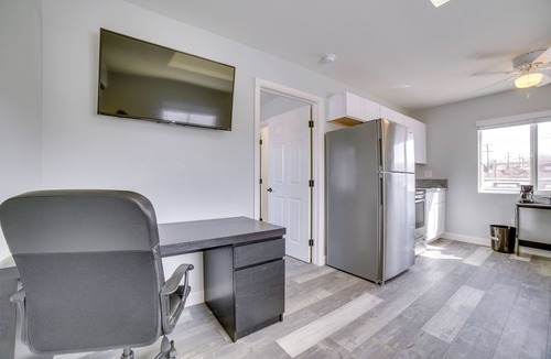 Hawthorne Apartment | Renovated Hawthorne Apartment By Museums & Dining!