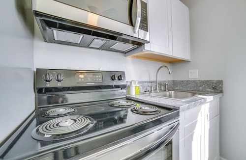 Hawthorne Apartment | Renovated Hawthorne Apartment By Museums & Dining!
