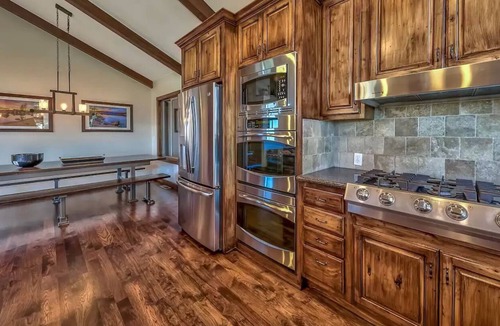 Upper Kingsbury House | Renovated Luxury Lake View Home - new decor/hot tub/pool table/central location