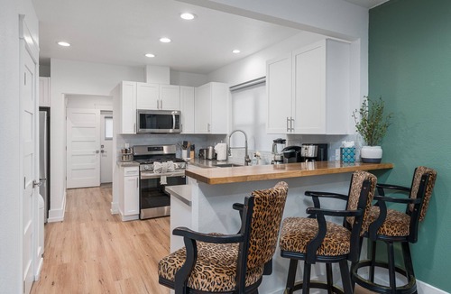 Midtown House | Renovated Midtown Home, Walkers Dream to Food/Fun