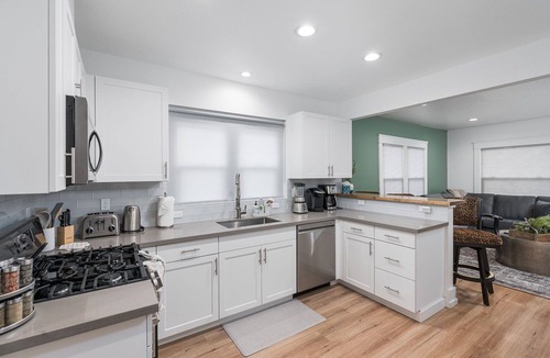Midtown House | Renovated Midtown Home, Walkers Dream to Food/Fun