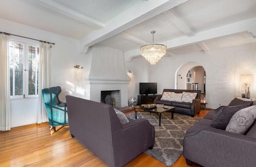 Beverly Grove Apartment | Renovated Spanish 3BD 2BA near Beverly Hills