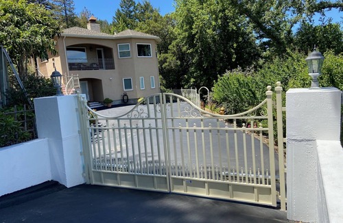 Los Gatos Villa | Rent the Bedroom Suite #4 for one person sharing the Villa with three housemates