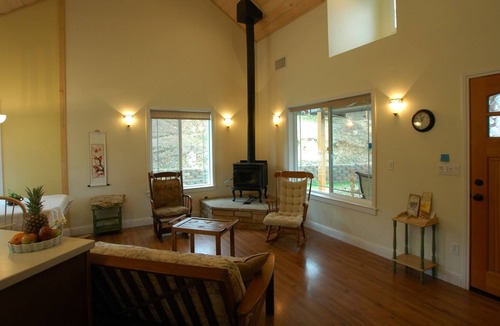 Oakhurst Cottage | Rent This 2 Bedroom Cottage For Your Mountain Getaway