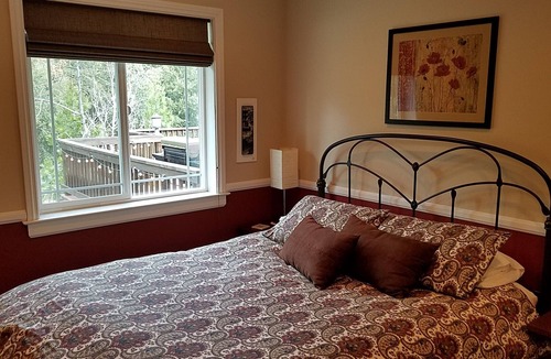 Oakhurst Cottage | Rent This 2 Bedroom Cottage For Your Mountain Getaway