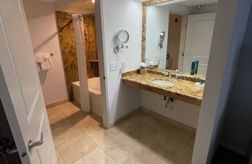 Callender Resort | Resort 793 sqft 1-bedroom Imperial suite resort in Avila Beach. Only July19-26