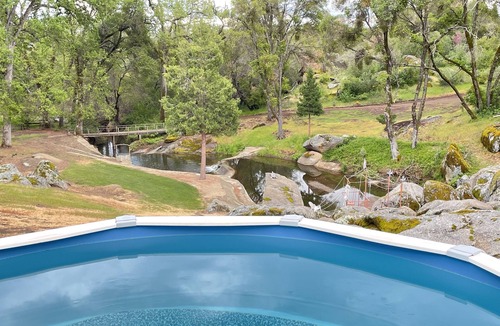 Mariposa House | RESORT FEEL ! POOL, WATERFALL, POND, TREEHOUSE, PIRATE SHIP, HIKING TRAILS