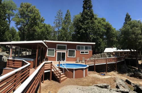 Mariposa House | RESORT FEEL ! POOL, WATERFALL, POND, TREEHOUSE, PIRATE SHIP, HIKING TRAILS