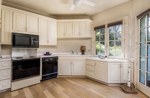 San Rafael House | Resort living in Marin ! Golf , tennis , swimming!