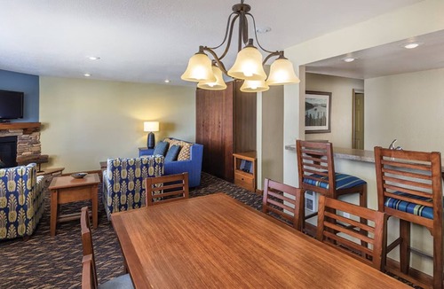 Tahoe Village Resort | Resort Stay in Tahoe 15 min to Heavenly Ski Resort