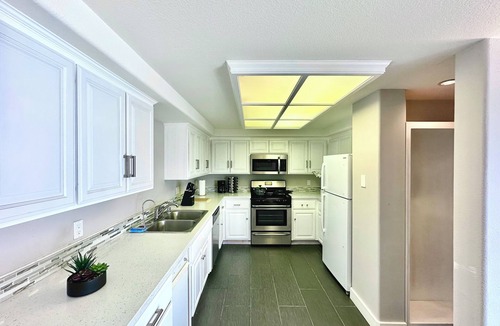 East Foothills Villa | Retreat @ 7B4B villa with Pool, Hot Tub and Amazing View in SF Bay